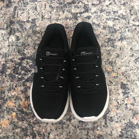 skechers rummie pull on sneakers